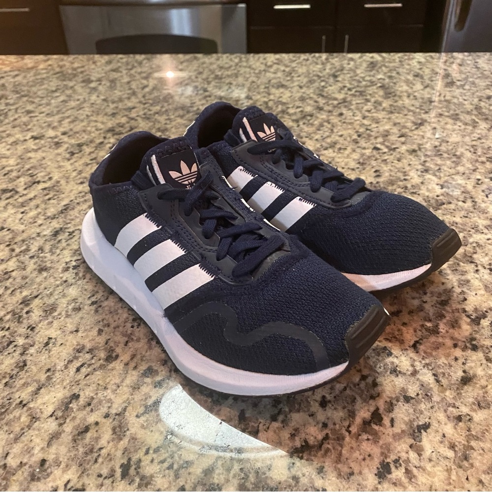 Adidas Swift Run X FY2151 Blue Running Shoes Sneakers Boy’s Size 5